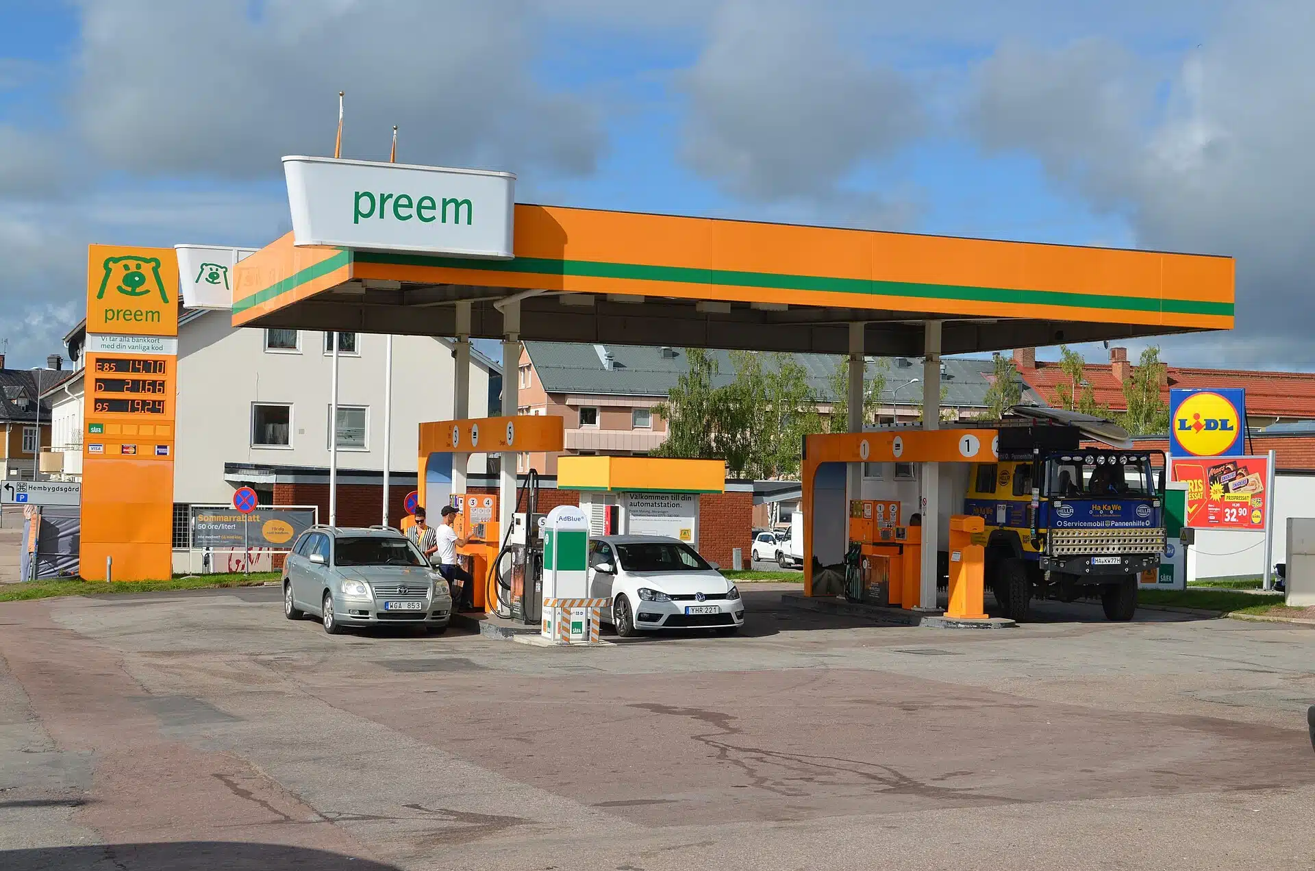 Bensinpumpar på en Preem-station i Malung